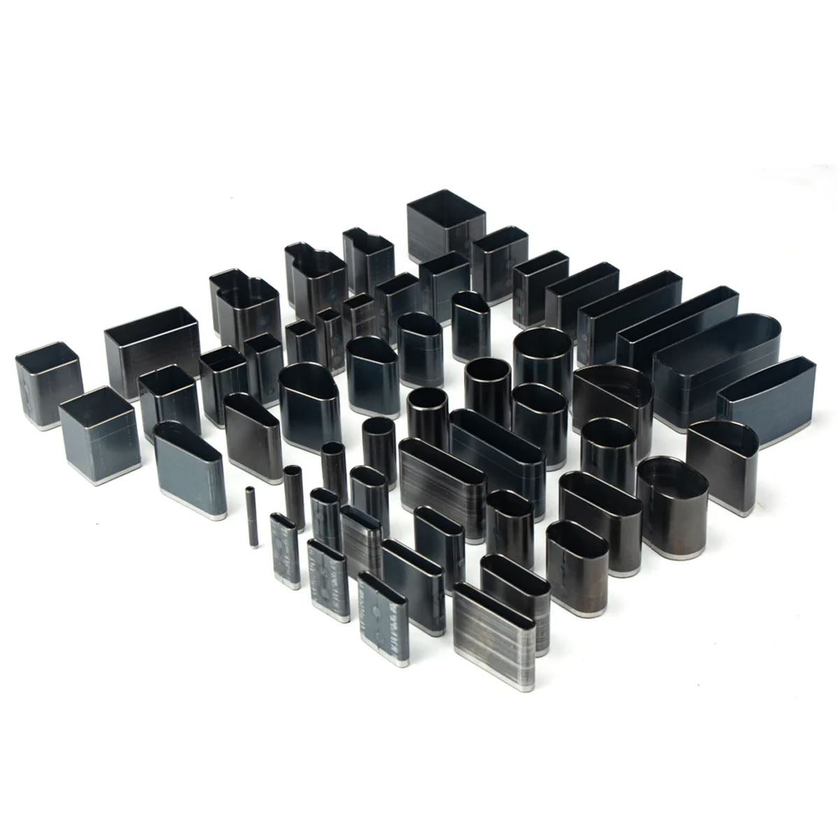 Lot de 55 emporte-pièces formes diverses à frapper ou à presser