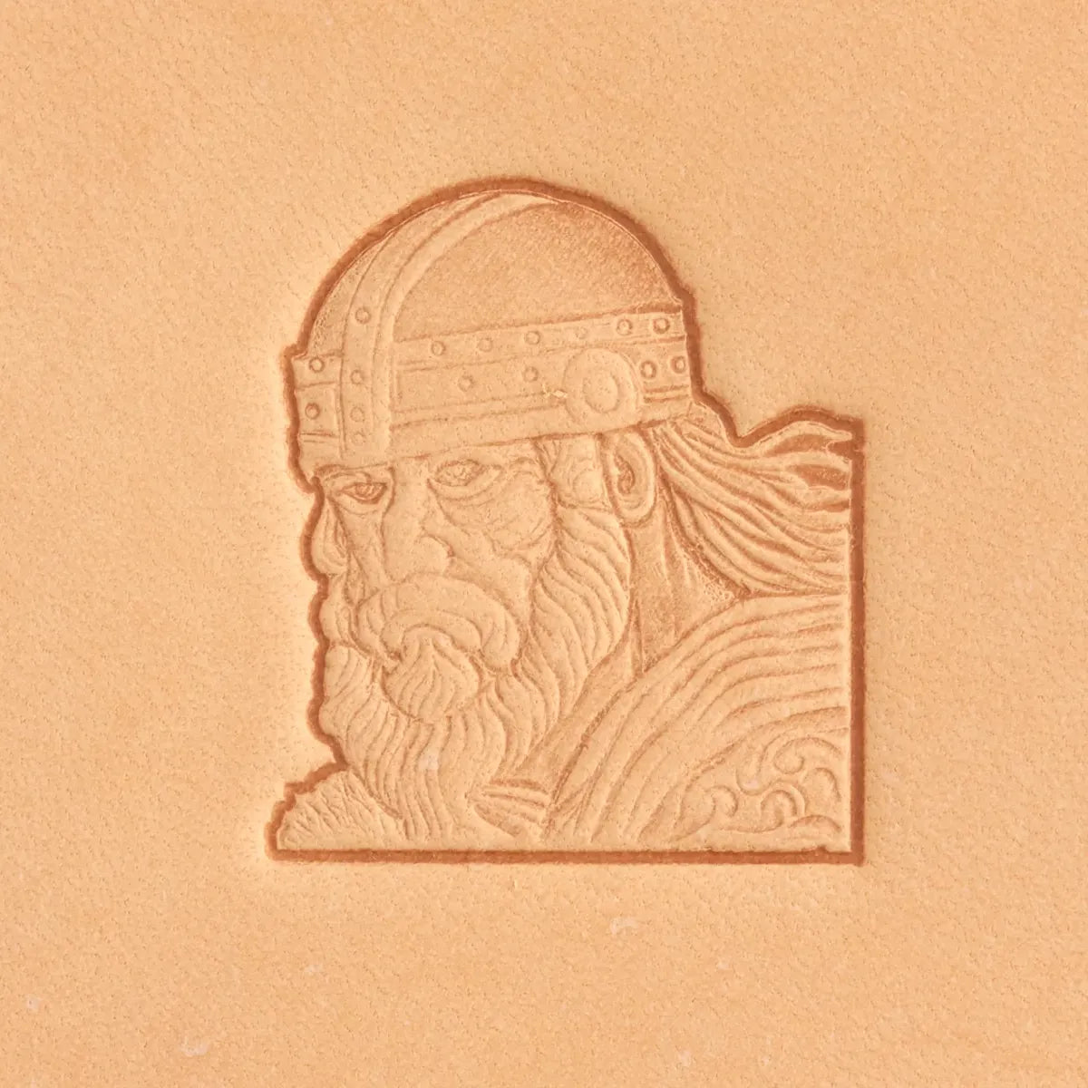 Outils Matoir 3D Viking de Tandy Leather pour le travail du cuir, avec motif en relief Viking visible sur l'outil.