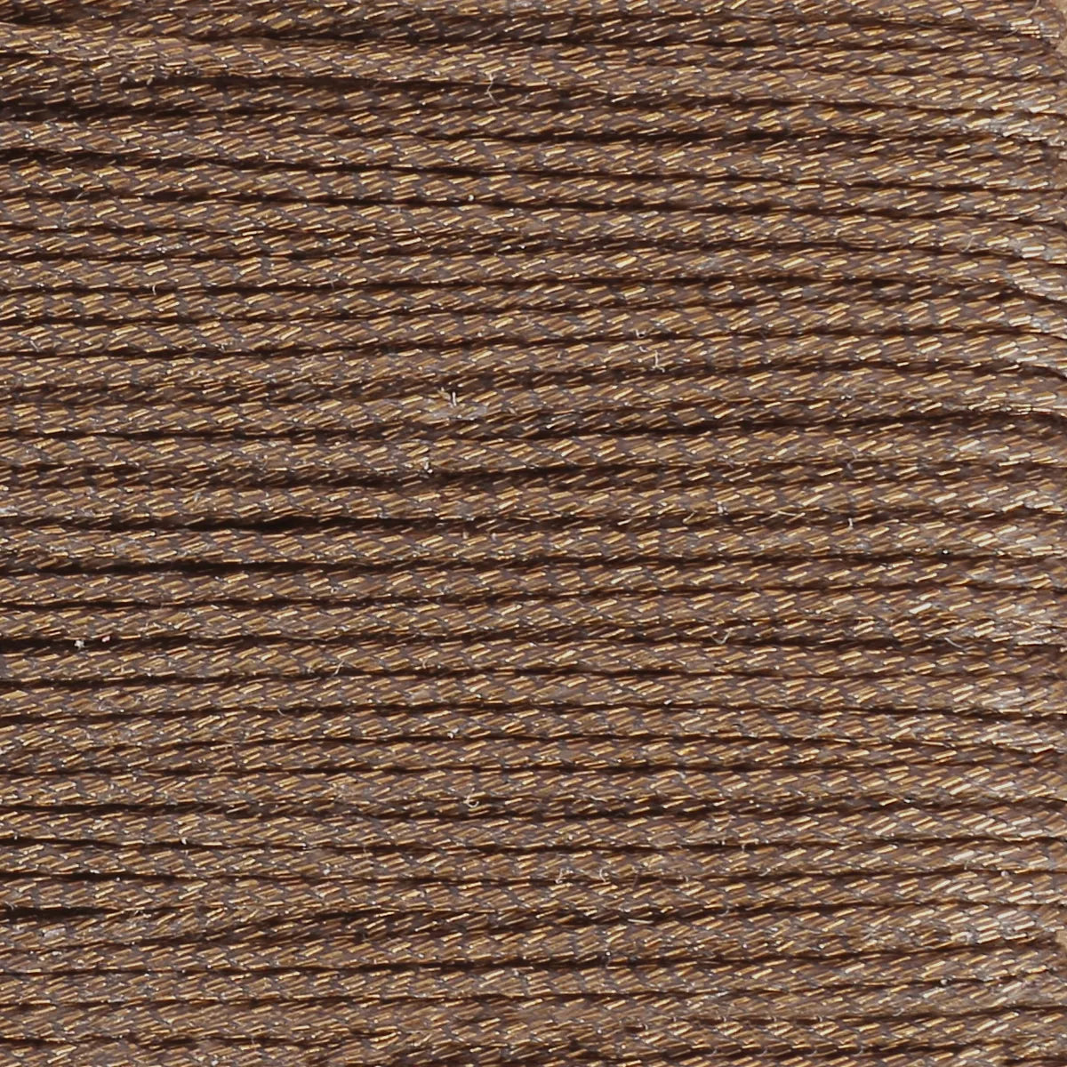 Fil de couture en polyester ciré couleur bronze métallisé. Fil déjà ciré idéal pour la couture à la main, M080 de la marque MeiSi