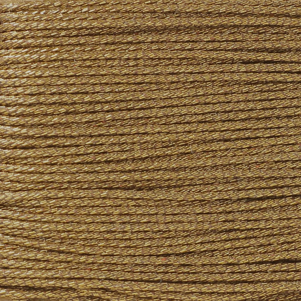 Fil de couture en polyester ciré couleur moka métallisé, M080 de la marque MeiSi. Fil ciré et métallisé pour apporter éclat à vos coutures