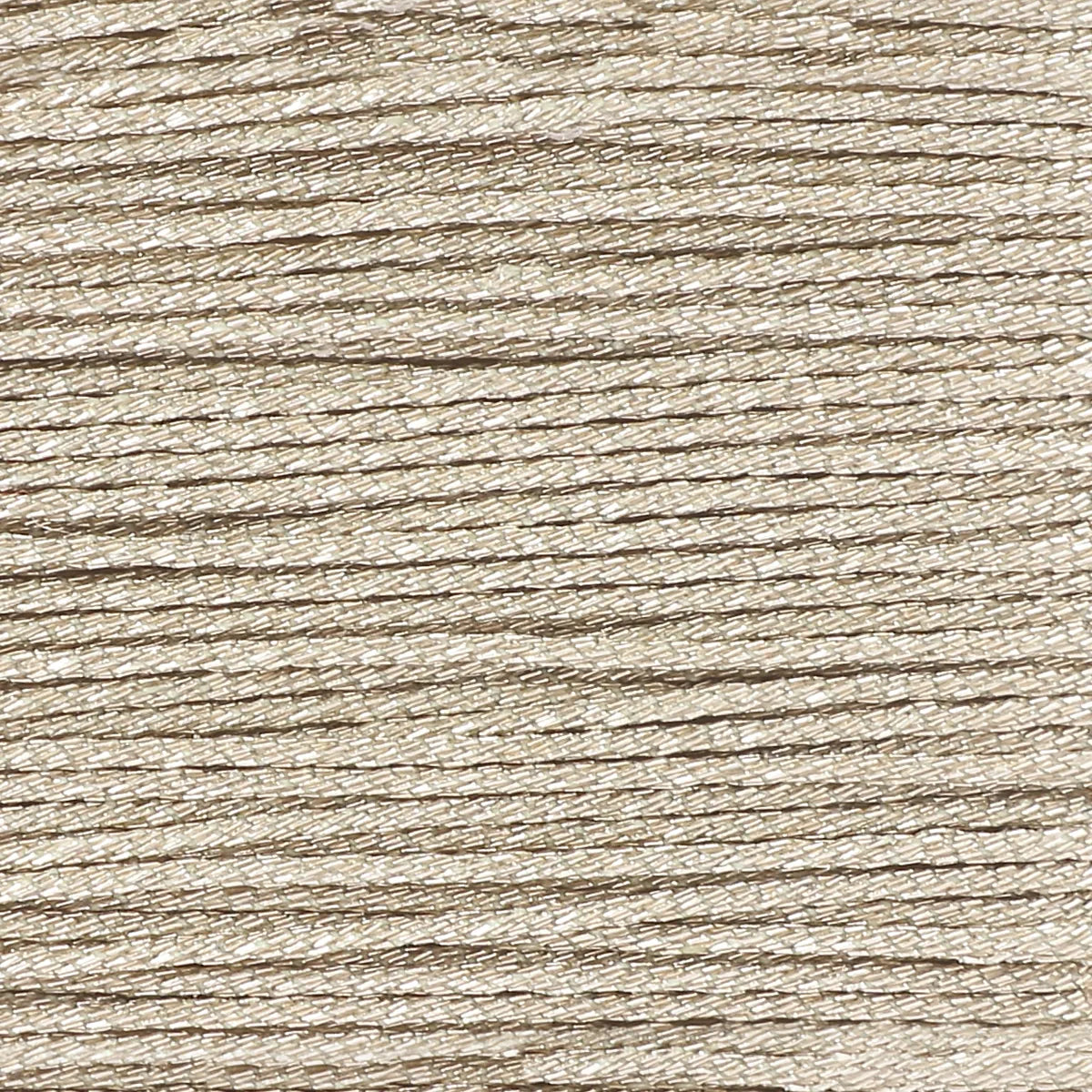 Fil ciré brillant pour couture à la main couleur champagne métallisé. Fil en polyester ciré et tressé couleur or blanc, cartonnette de fil de 8 m, diamètre 0,80 mm M080 de la marque MeiSi