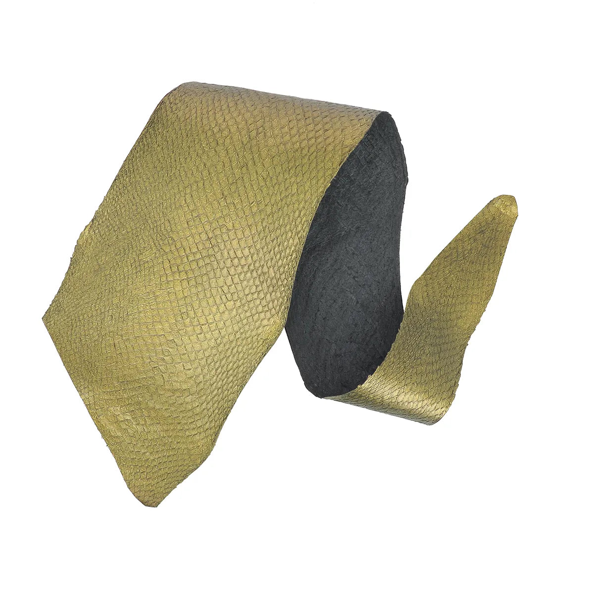 Peau de cuir de saumon métallisée dorée. Cuir de poisson pour l'horlogerie, la gainerie et la maroquinerie