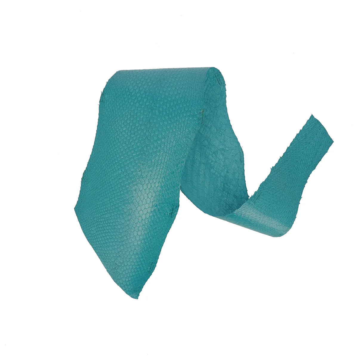 Cuir de saumon bleu turquoise finition brillante, de la gamme Squama by Ictyos. Cuir fin et de haute qualité, idéal pour la création de bracelet de montre, ornement, gainerie et accessoire