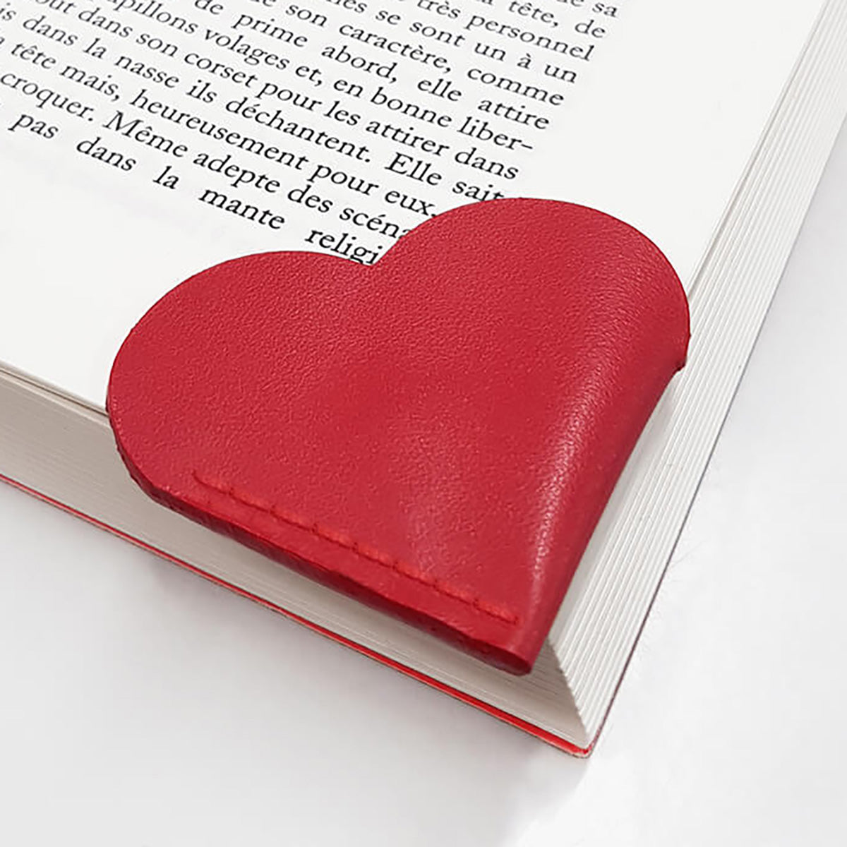 KA085-Decoupe-COEUR-a-coudre-pour-marque-page-en-cuir-ROUGE-4-