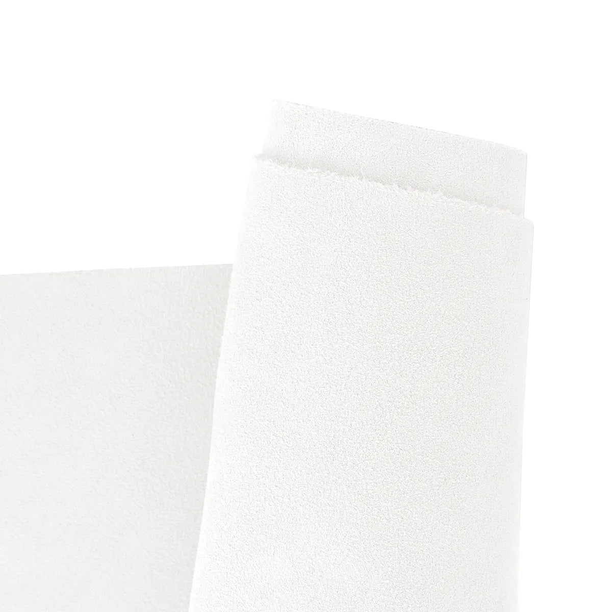 Peau de cuir de veau velours blanche, croûte de cuir, pour projet de maroquinerie ou décoration, aspect doux et luxueux.