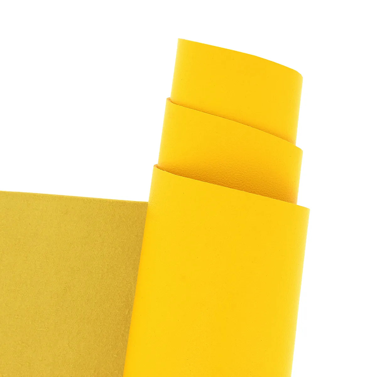 Peau de cuir de vachette jaune primaire, cuir lisse de haute qualité, pour confection ou décoration.