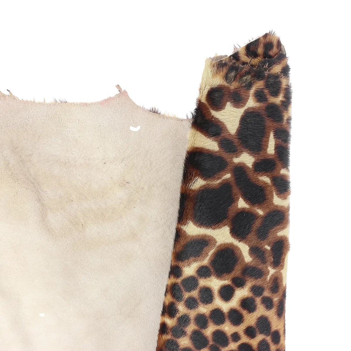 Peau de cuir à poils imprimé léopard, cuir de 2ème choix idéal pour la fabrication de prototypes, tests techniques...