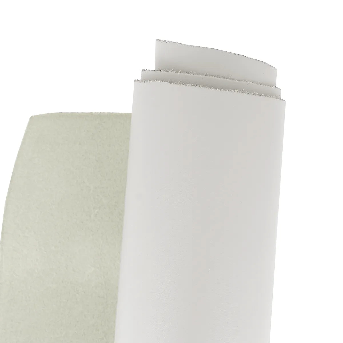 Peau de cuir de vachette VENUS gris clair, cuir lisse de haute qualité pour maroquinerie ou décoration intérieure.