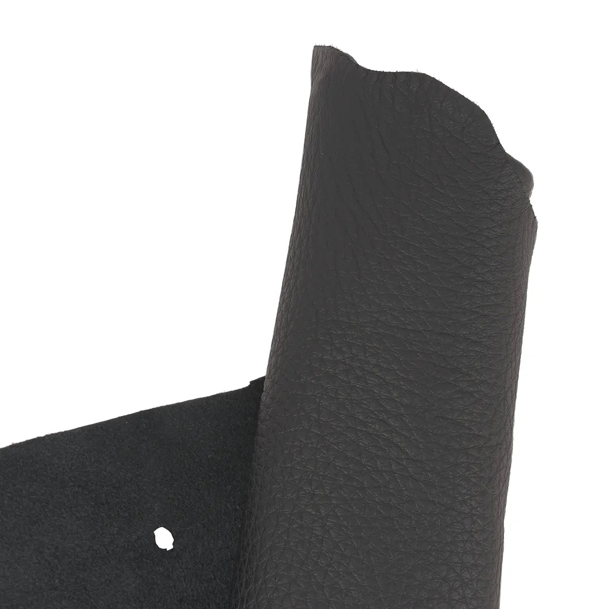 Peau de cuir de cerf noir. Peau de cerf deuxième choix, idéale pour réaliser des tests, prototypes