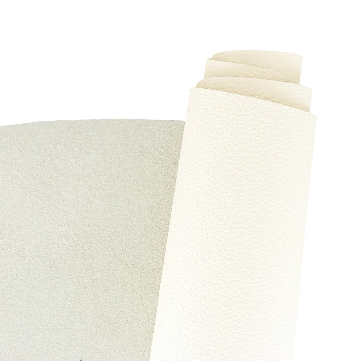 Peau de cuir de vachette grainé couleur blanc cassé qui tire légèrement sur le beige. Cuir grainé de 1,8 mm d'épaisseur idéal pour la fabrication de maroquinerie et accessoire