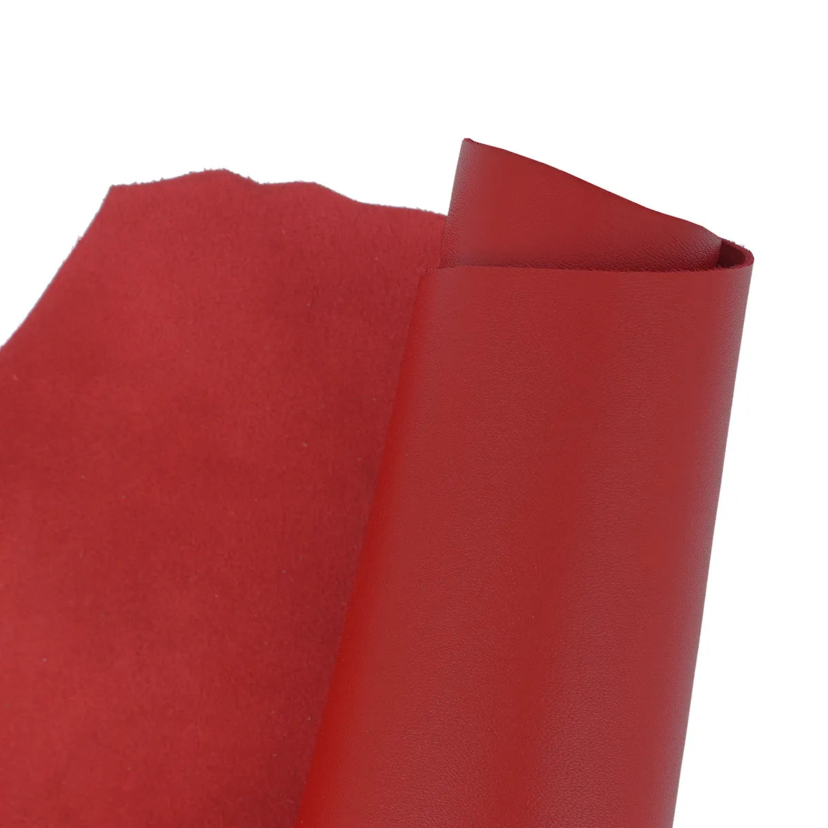 Peau de cuir d'agneau lisse nappa rouge. Cuir haut de gamme, fin et souple idéal pour la création de maroquinerie et accessoire