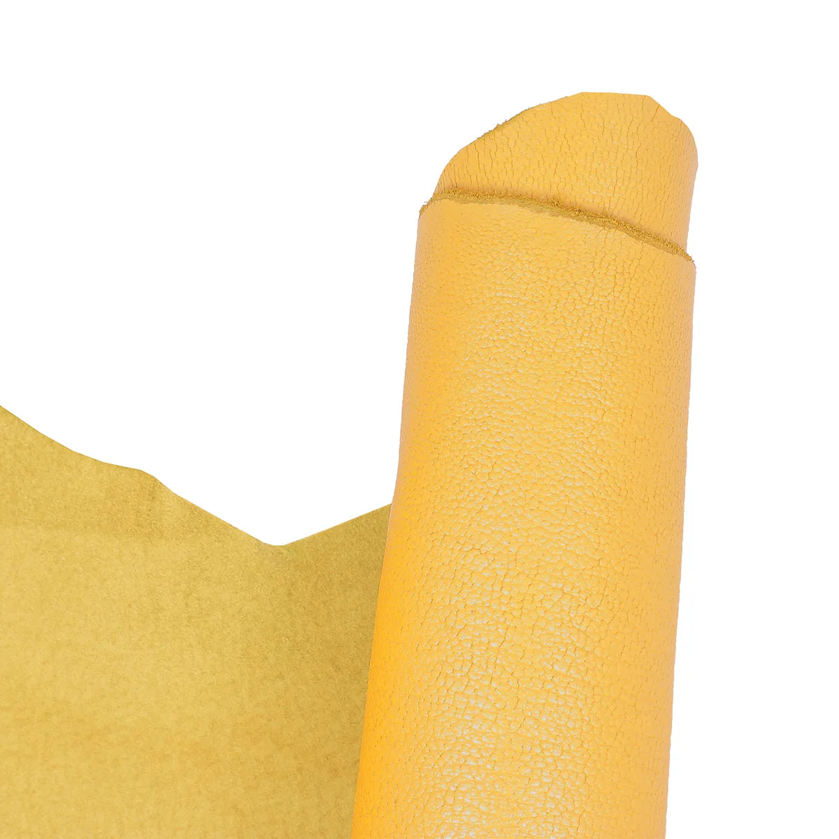 Peau de cuir de chèvre nappa couleur jaune nacré. Cuir souple et brillant pour apporter de la lumière à vos créations de petite maroquinerie, gainerie, décoration...