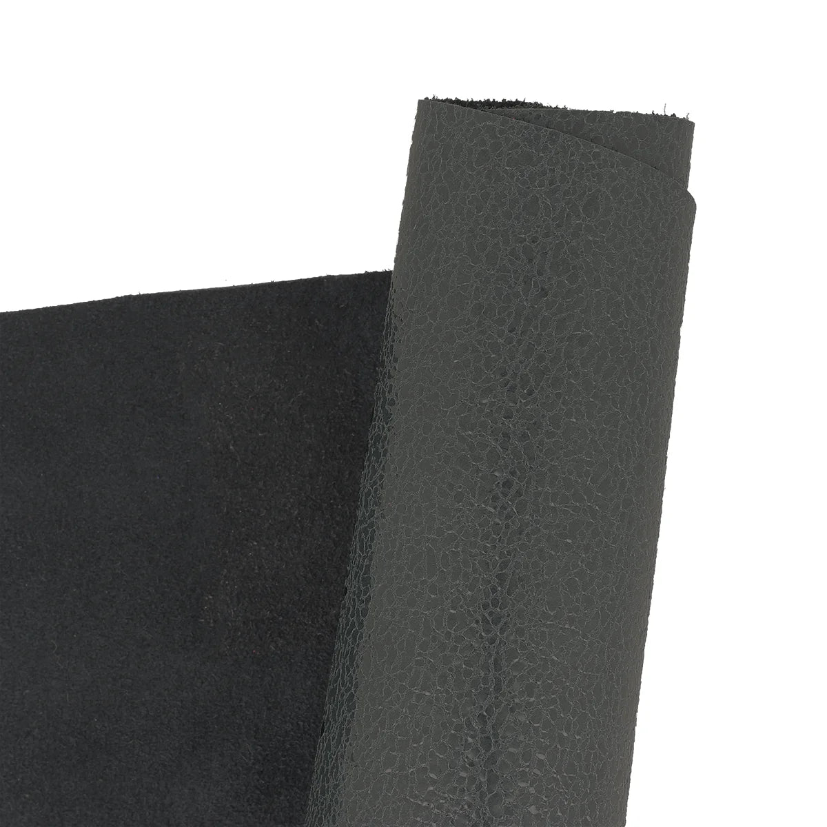 Peau de cuir gris foncé effet craquelé verni. Cuir issu d'une tannerie Française