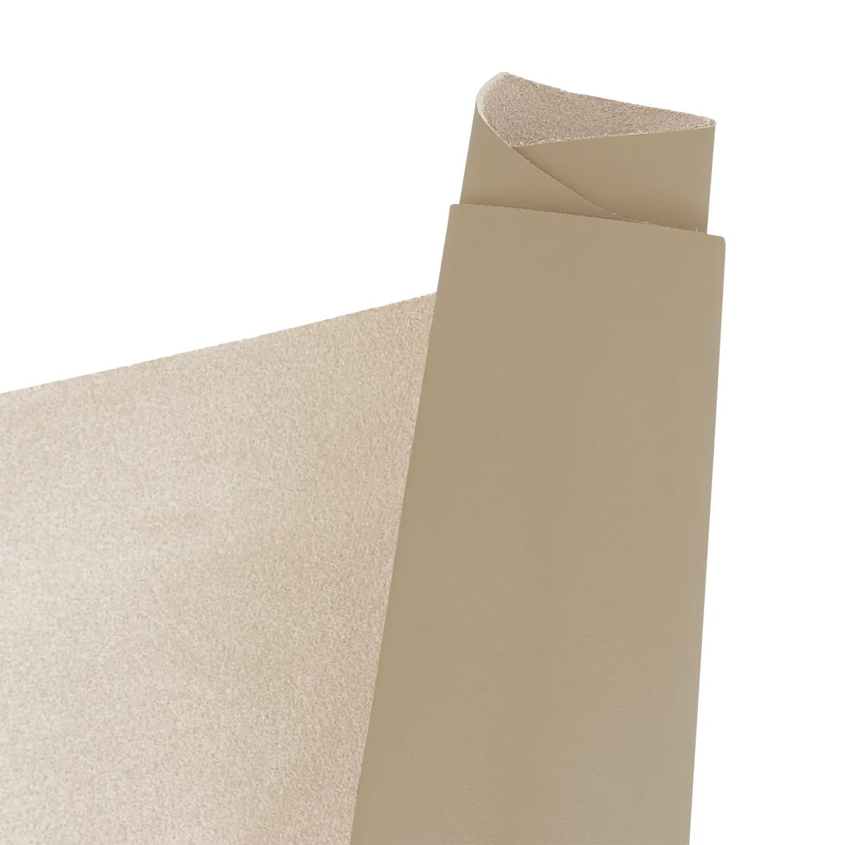Cuir nappa lisse couleur taupe clair. Peau de cuir nappa idéale pour la fabrication de maroquinerie (sac, pochette...), portefeuille, porte-monnaie, accessoire et décoration
