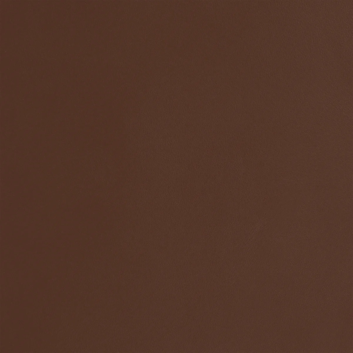 Morceau de cuir de veau nappa marron terre de Sienne. Cuir lisse et souple idéal pour la fabrication de petite maroquinerie, accessoire et prototype
