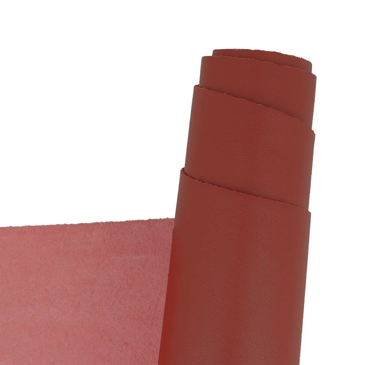Peau de cuir de veau nappa couleur marron brique. Cuir lisse, fin et souple idéal pour la fabrication de sac, petite maroquinerie, étui de téléphone...
