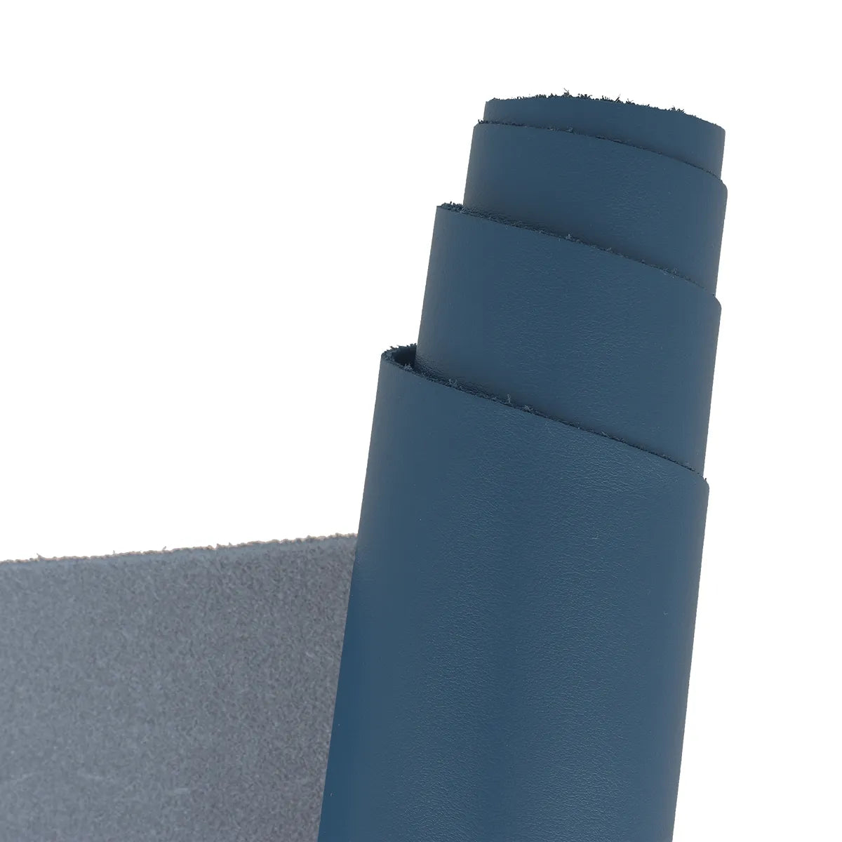 Cuir de veau nappa couleur bleu de France. Cuir lisse, souple et fin de 1 mm d'épaisseur idéal pour la fabrication de sac, pochette, petite maroquinerie et accessoire