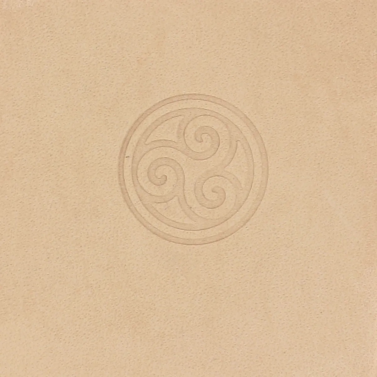 Matoir de la marque Sergey Neskromniy, orné d’un symbole Triskel celtique, pour repoussage sur cuir