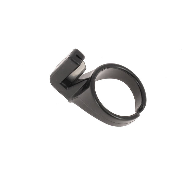 Coupe-fil avec anneau pour doigt - plastique noir - lame en acier