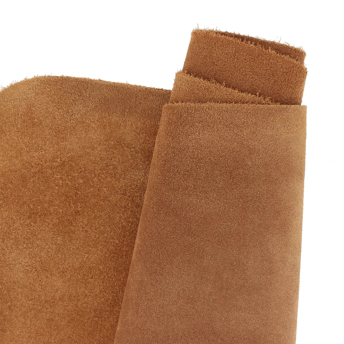 Peau de cuir de veau velours Dolce camel, texture douce et élégante pour projets de maroquinerie ou décoration.