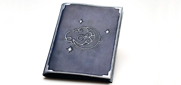 DIY protège carnet en cuir repoussé