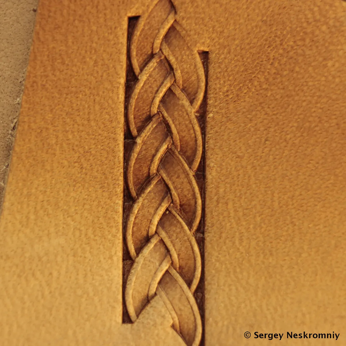 Tampon cuir- Sergey Neskromniy n° 251 - Tressage