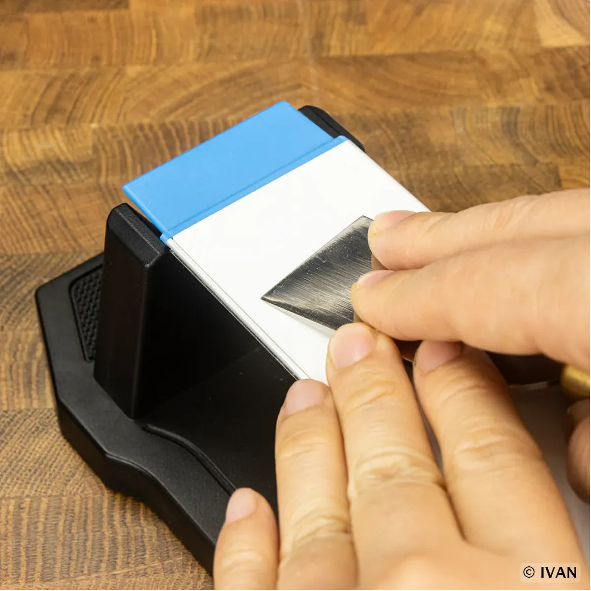 Pierre à aiguiser pour affûter outils de coupe maroquinerie