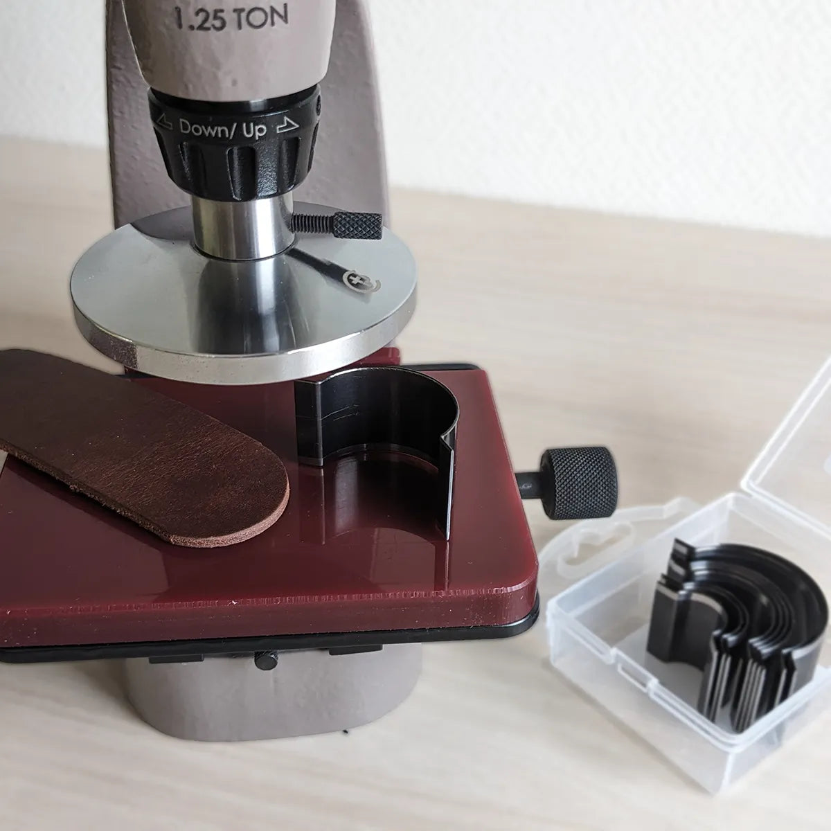 Lame emporte-pièce pour bout de ceinture arrondi - Découpe cuir avec presse 3960-00