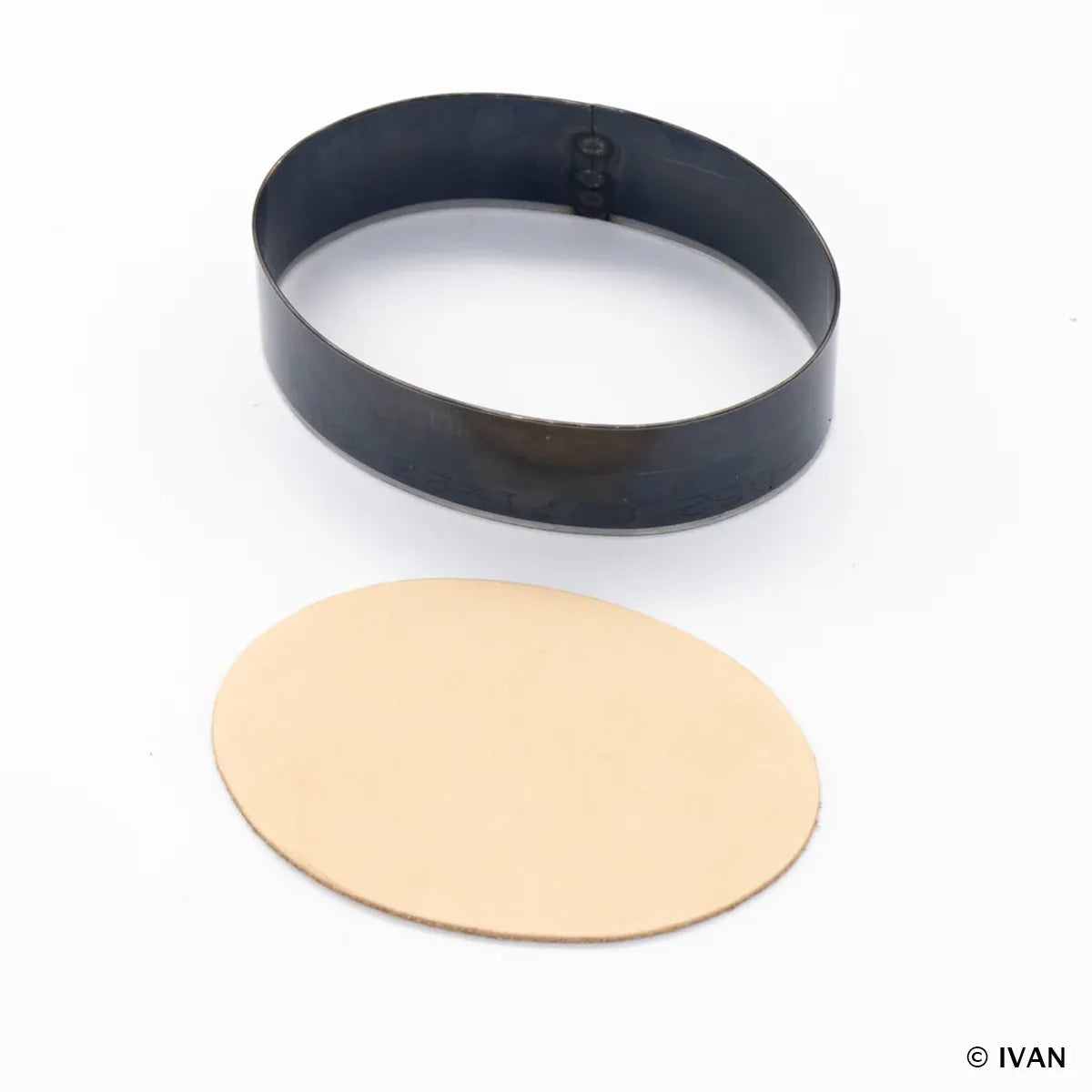 Emporte-pièce ovale pour découpe cuir