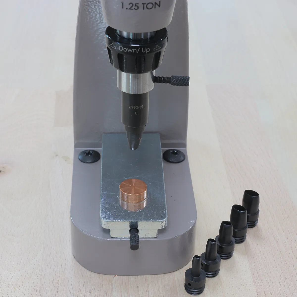 Emporte-pièces pour cuir ovales avec presse Craftplus 3960