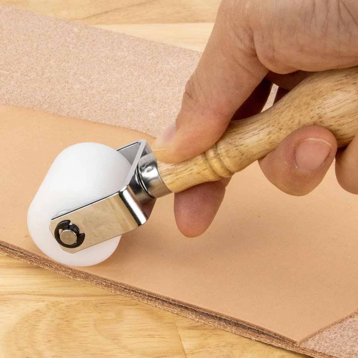 Rouleau polymère pour le travail du cuir