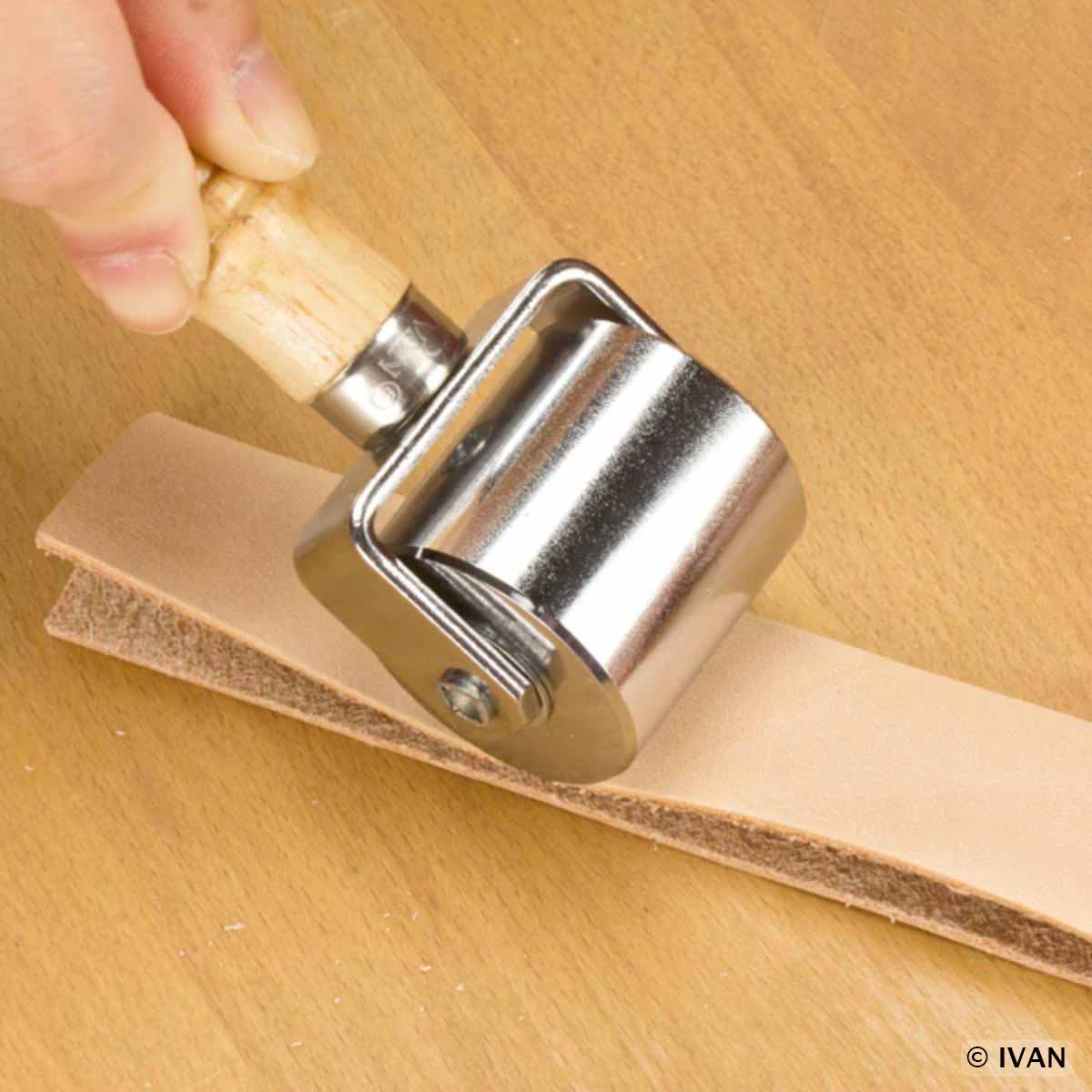 Rouleau en acier pour aplanir et presser le cuir - van 8431-00
