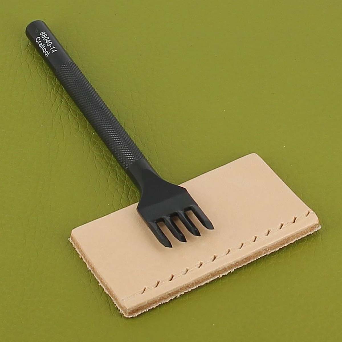 Griffe 4 dents pour laçage du cuir