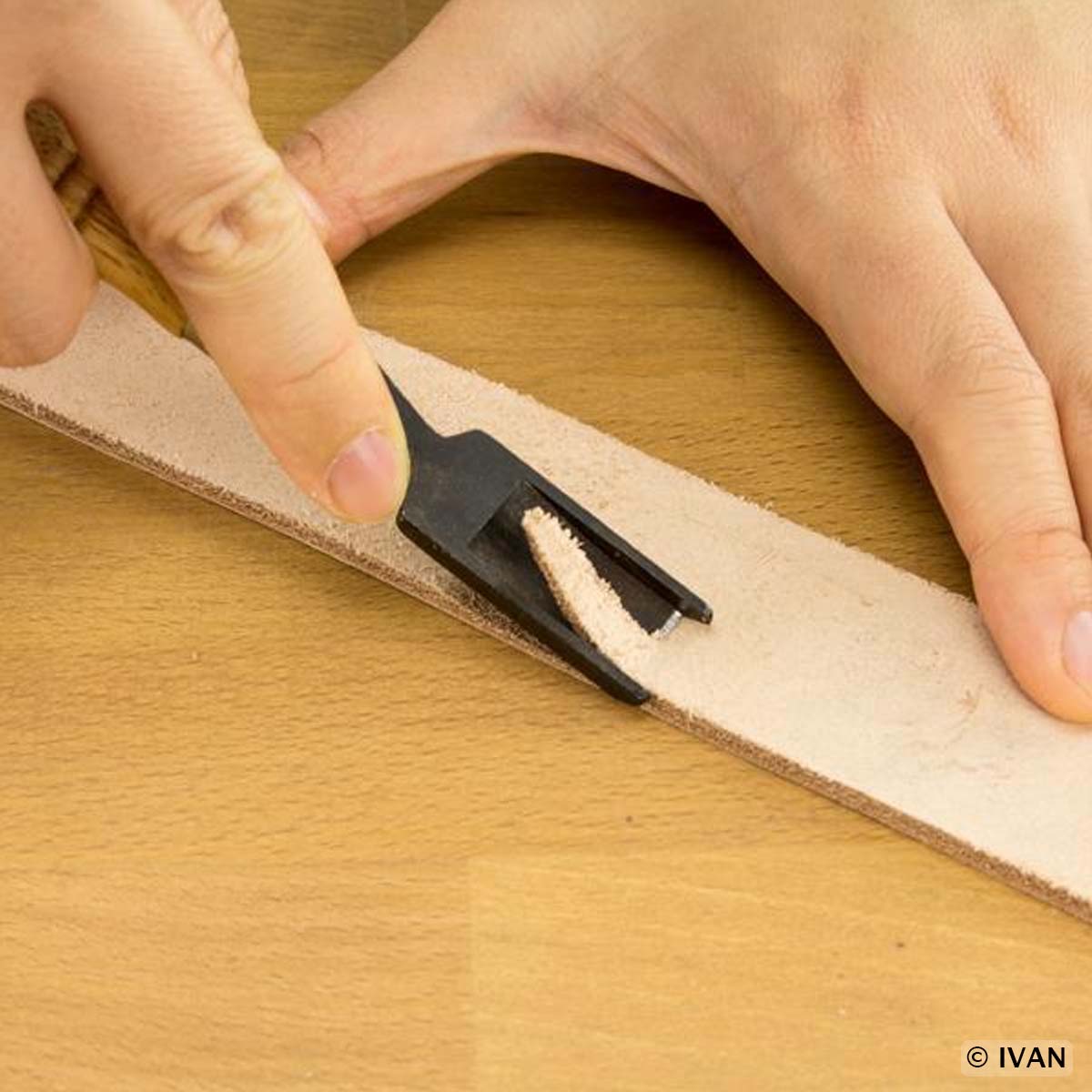 Abat carre français pour parer le cuir - Ivan