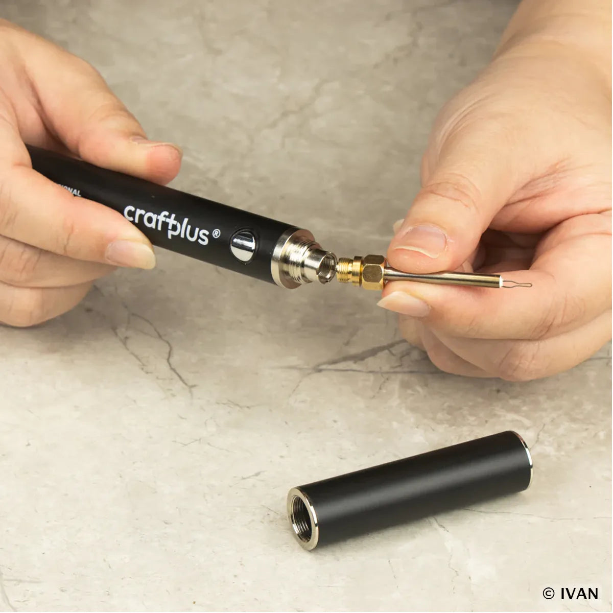 Coupe-fils avec embout chauffant rechargeable