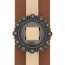 Montage avec lanière en cuir de 15mm et concho à lacer en forme de fleur