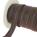 Fermeture éclair au mètre largeur 6 mm finition laiton vieilli ruban couleur marron chocolat