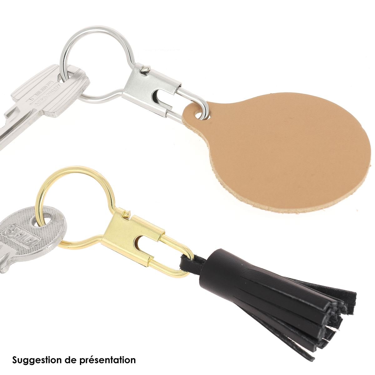 Anneau porte-clé avec clés insérées et découpe de cuir carte de France et pompon en cuir