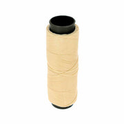 Bobine de 100m de fil polyester tressé et ciré de 0,6mm en beige, idéale pour couture et mercerie.