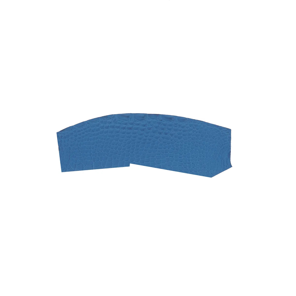 Petite découpe de cuir d'alligator couleur bleu azur. Petit morceau de cuir exotique idéal pour la création de bracelet, bijoux et accessoire haut de gamme