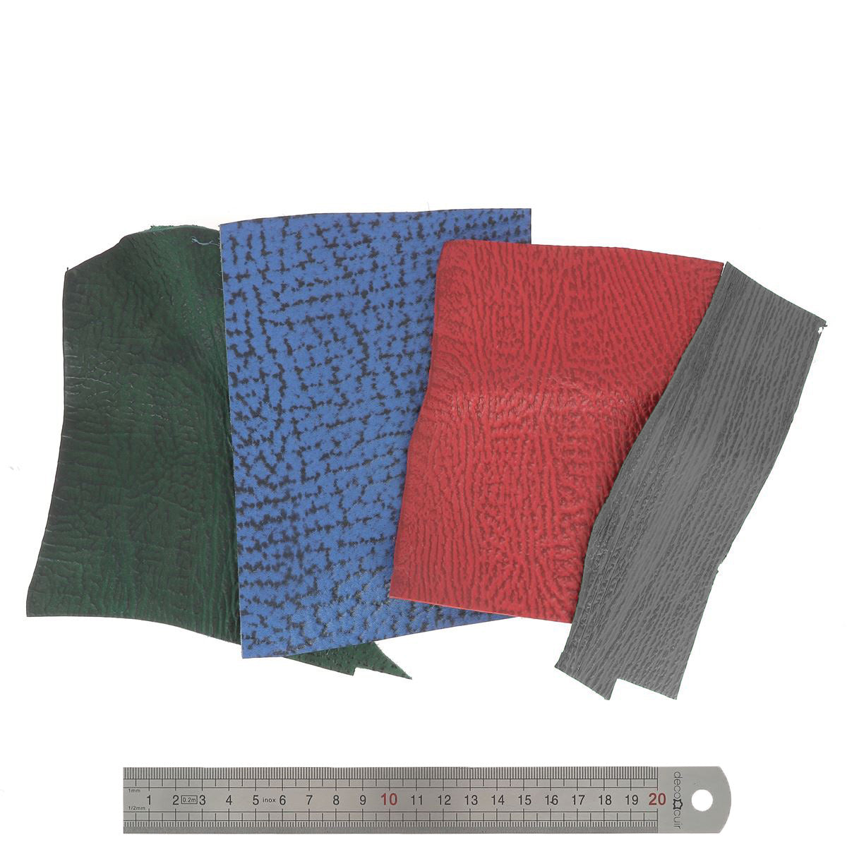 Morceaux de cuir de requin de 50g, lot divers de Deco Cuir, textures variées pour artisanat et projets créatifs.