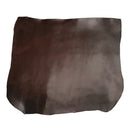 Peau de cuir entière en croûte végétale Niagara de Radermecker, tannage naturel, couleur chocolat, texture lisse et robuste.