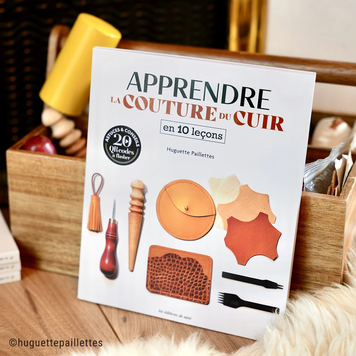 Livre pour apprendre la couture du cuir de Huguette Paillettes aux Éditions de saxe