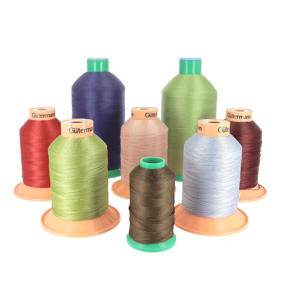 Lot surprise de 1 Kg de bobine de fil polyester pour la couture. 