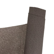 Peau de croûte de cuir de porc glacé marron chocolat. Cuir satiné, souple et fin idéal pour de la doublure de sac.