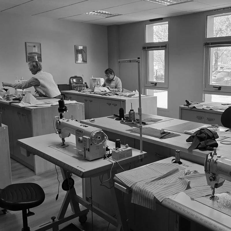 Atelier formation couture du cuir à la machine à coudre - Deco Cuir