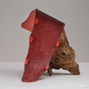 Peau de cuir de saumon collection dégradée couleur rouge carmine. Cuir de poisson idéal pour la création de bijoux, bracelet de montre, rabat de sac...