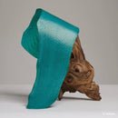 Cuir de saumon de la gamme Squama de la tannerie Ictyos. Cuir de poisson idéal pour la création d'horlogerie, ornement, gainerie, accessoire haut de gamme