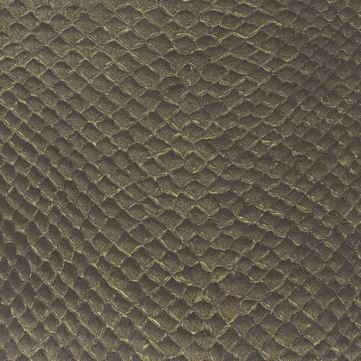 Cuir de saumon à petit prix couleur noir doré. Cuir de poisson pour réaliser des bijoux, bracelets de montre, ornement...