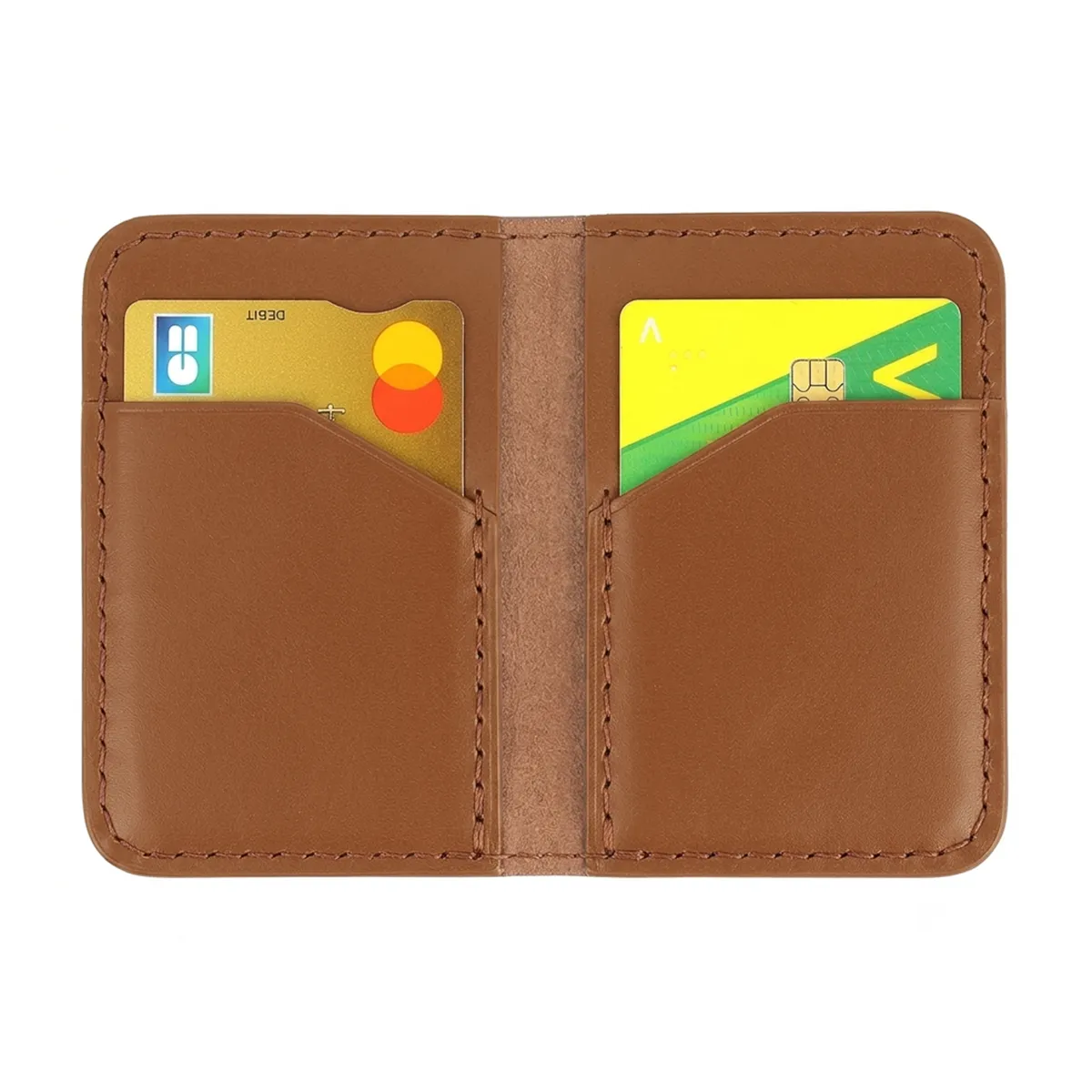 Porte-cartes en cuir marron à fabriquer soi-même grâce à ce kit DIY complet